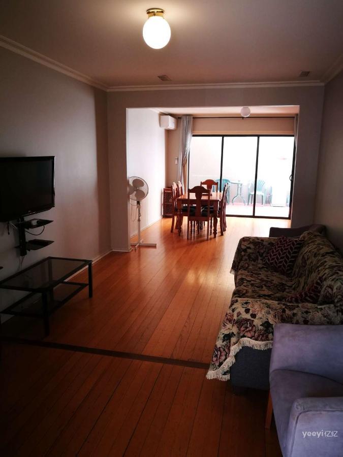 Moonee Valley Views Aparthotel Melbourne Buitenkant foto