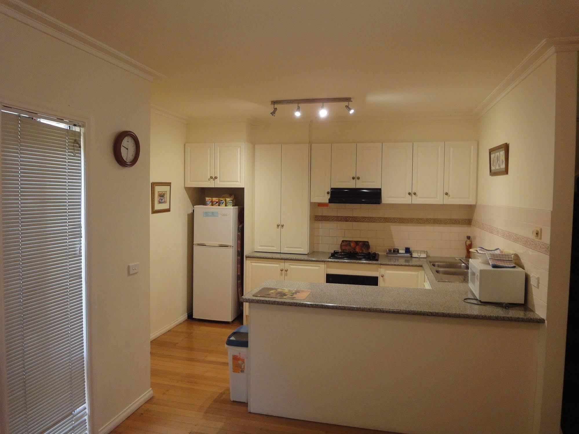 Moonee Valley Views Aparthotel Melbourne Buitenkant foto
